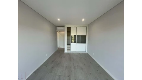 Apartamento T2 para Venda em Quelfes