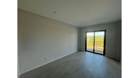 Apartamento T2 para Venda em Quelfes
