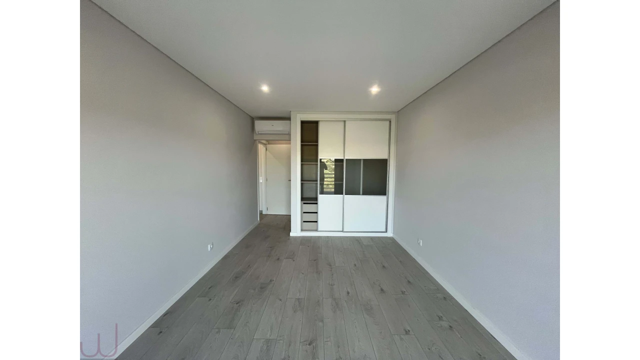 Apartamento T2 para Venda em Quelfes Foto 7