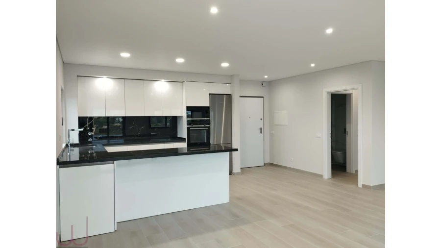 Apartamento T2 para Venda em Quelfes Foto 2