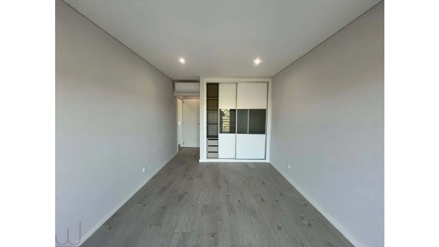 Apartamento T2 para Venda em Quelfes Foto 7