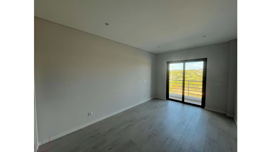 Apartamento T2 para Venda em Quelfes Foto 13