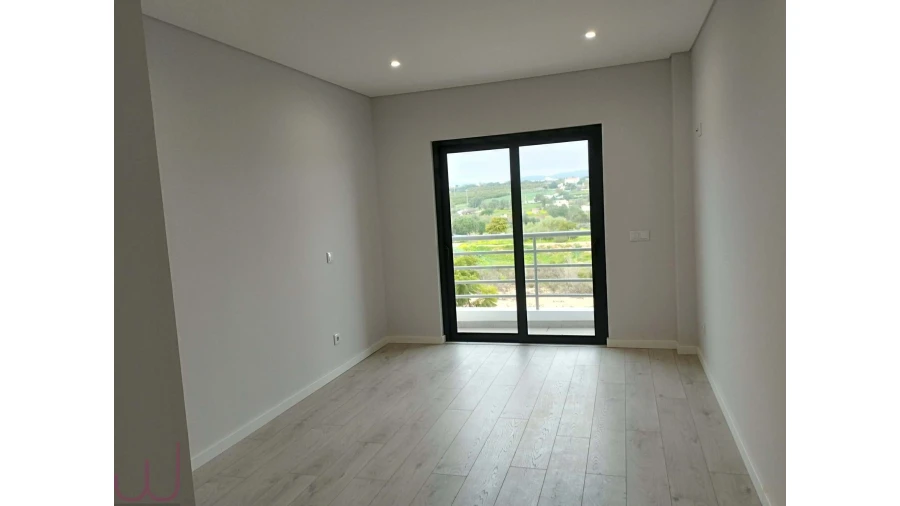 Apartamento T2 para Venda em Quelfes Foto 12