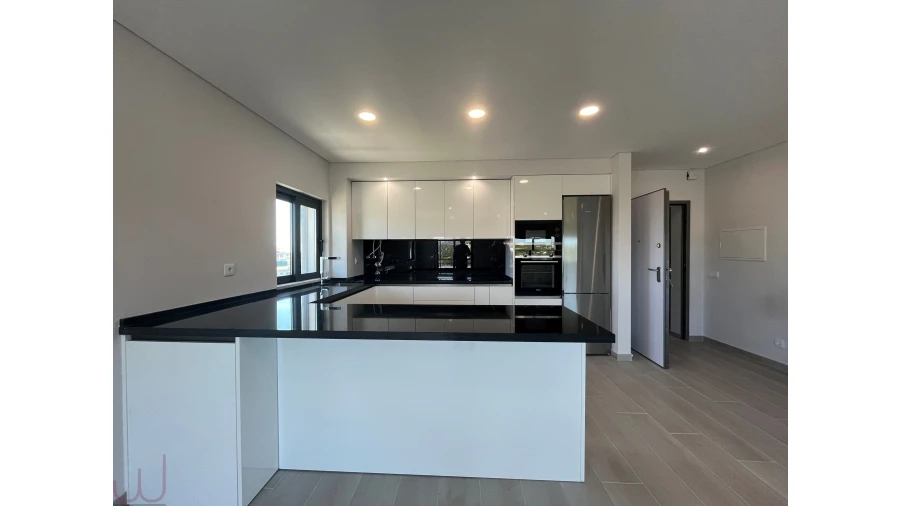 Apartamento T2 para Venda em Quelfes Foto 3