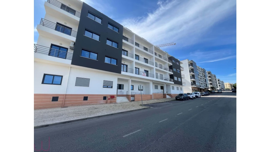 Apartamento T2 para Venda em Quelfes Foto 16