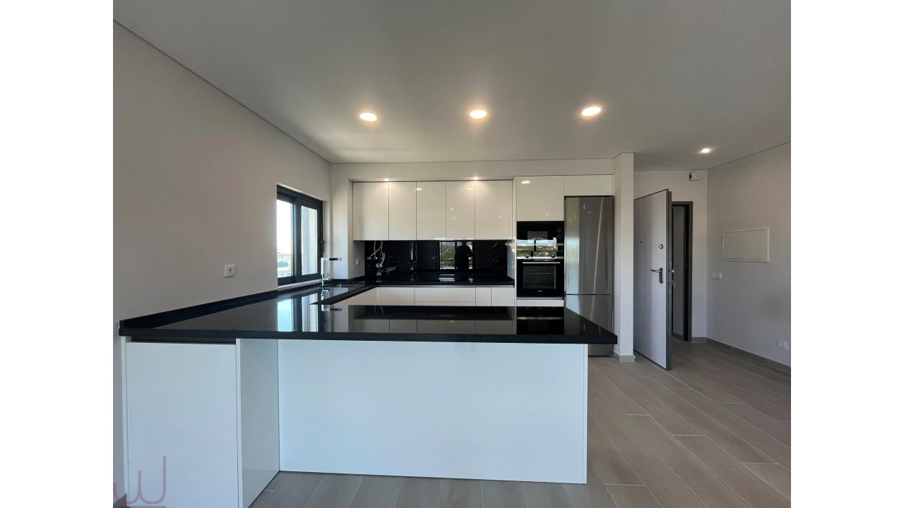 Apartamento T2 para Venda em Quelfes Foto 3