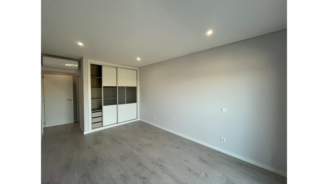 Apartamento T2 para Venda em Quelfes Foto 6