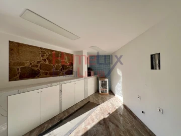 Moradia T4 para Venda em Campanhã