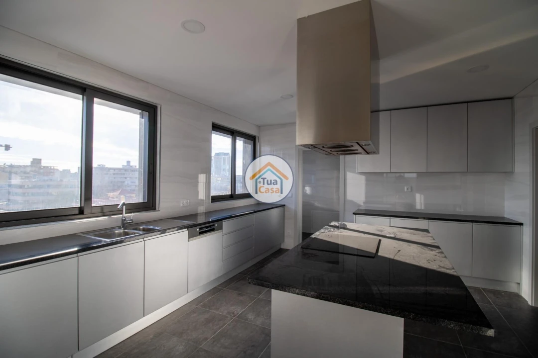 Apartamento T4 para Venda em Cedofeita, Santo Ildefonso, Sé, Miragaia, São Nicolau e Vitória Foto 3