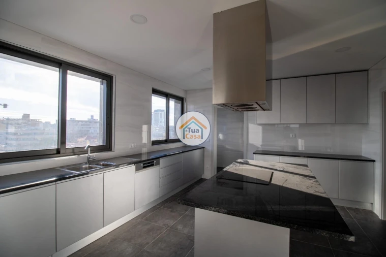 Apartamento T4 para Venda em Cedofeita, Santo Ildefonso, Sé, Miragaia, São Nicolau e Vitória Foto 3