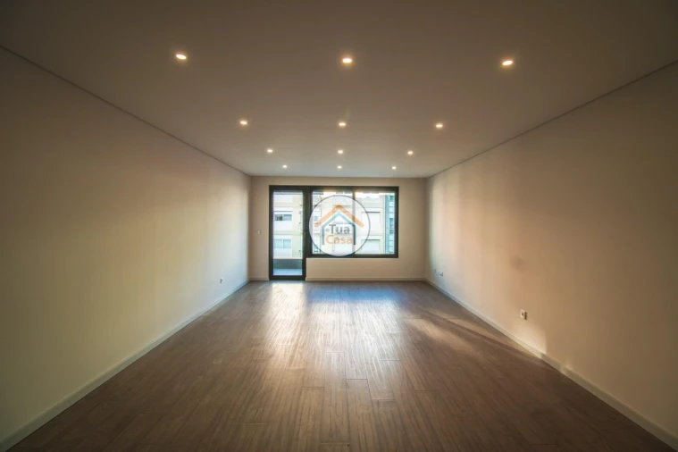 Apartamento T4 para Venda em Cedofeita, Santo Ildefonso, Sé, Miragaia, São Nicolau e Vitória Foto 5