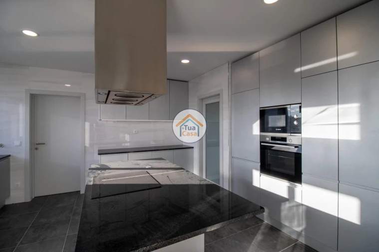 Apartamento T4 para Venda em Cedofeita, Santo Ildefonso, Sé, Miragaia, São Nicolau e Vitória Foto 4