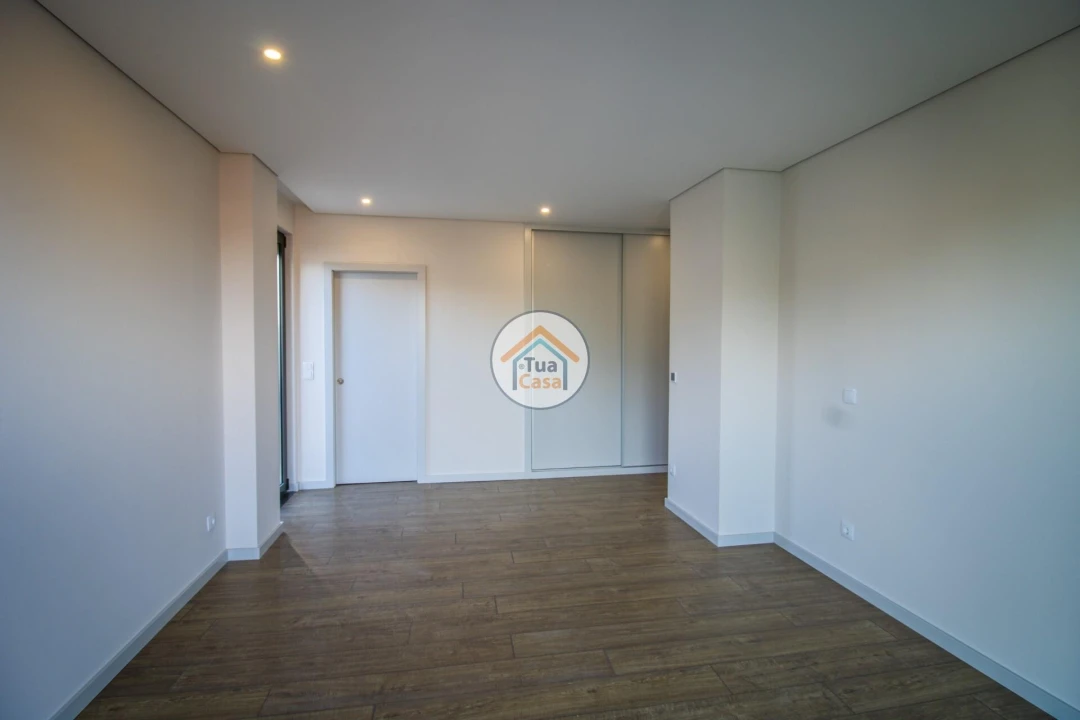 Apartamento T4 para Venda em Cedofeita, Santo Ildefonso, Sé, Miragaia, São Nicolau e Vitória Foto 6