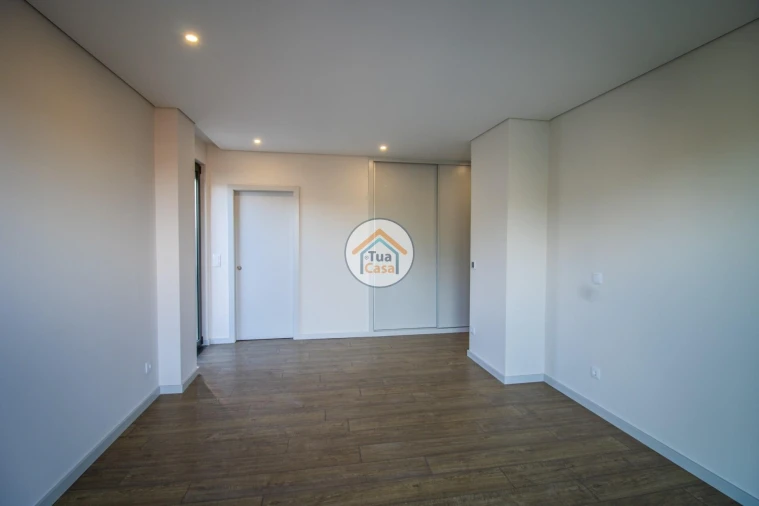 Apartamento T3 para Venda em Cedofeita, Santo Ildefonso, Sé, Miragaia, São Nicolau e Vitória Foto 6