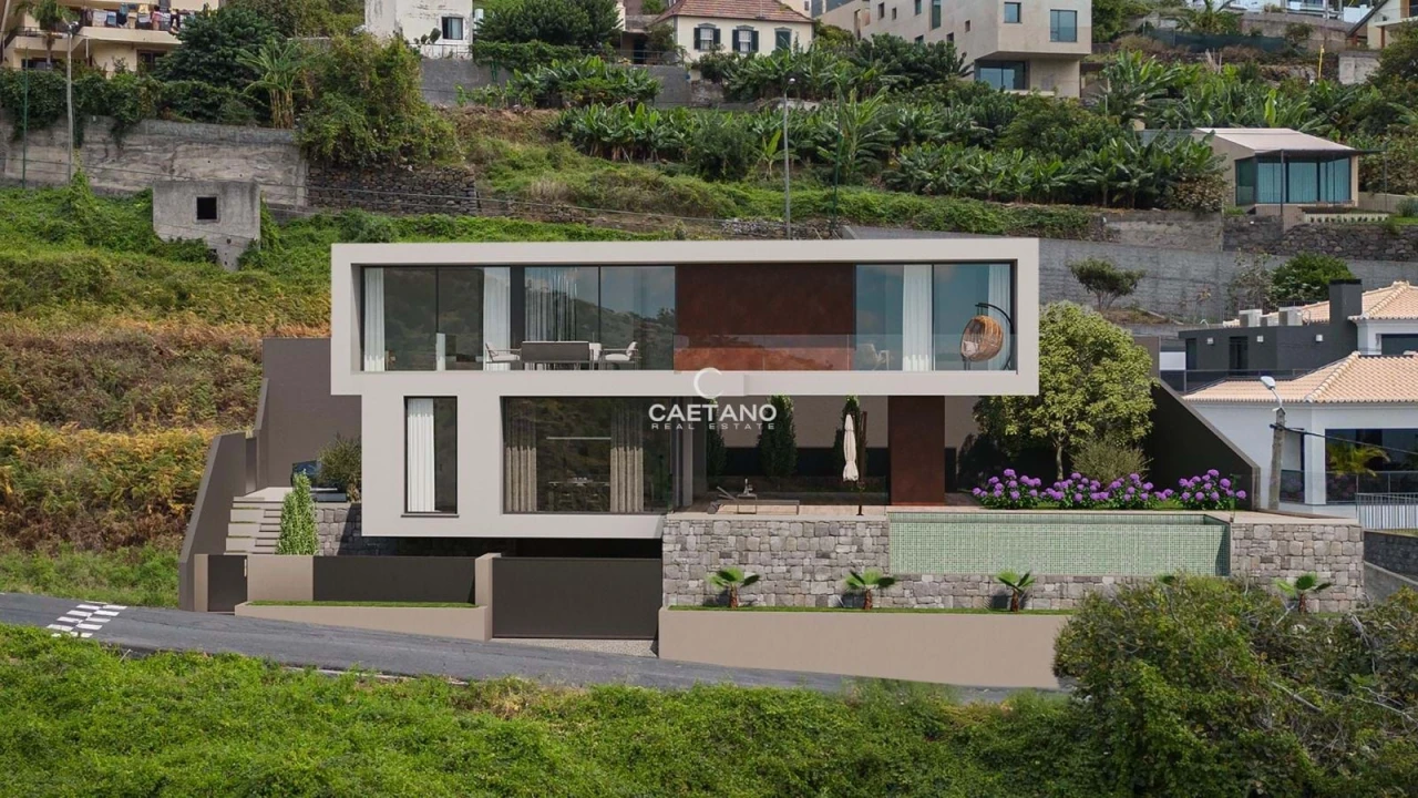 Moradia T4 para Venda em Ribeira Brava Foto 1