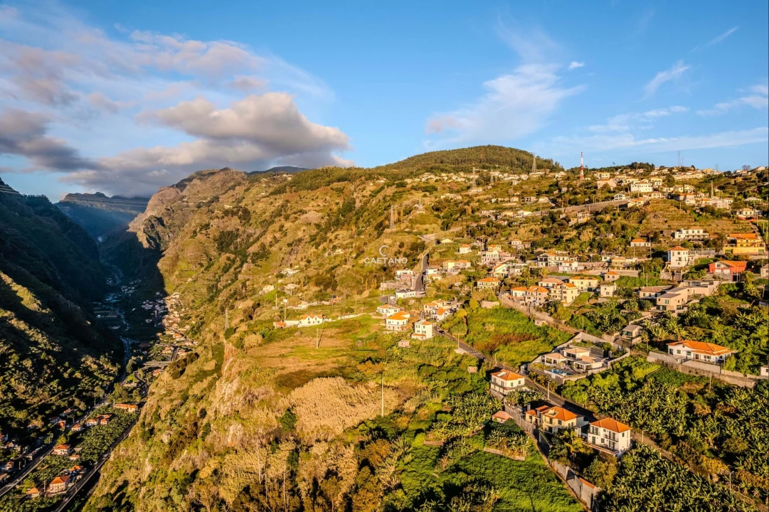 Moradia T4 para Venda em Ribeira Brava Foto 7