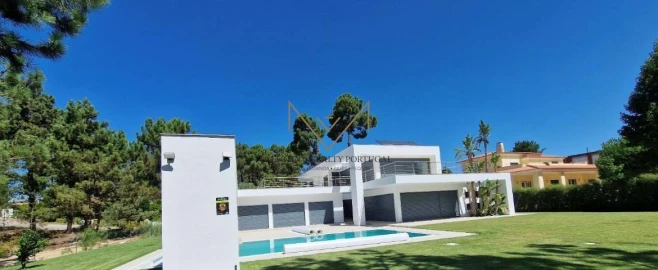 Moradia T4 para Venda em Charneca de Caparica e Sobreda