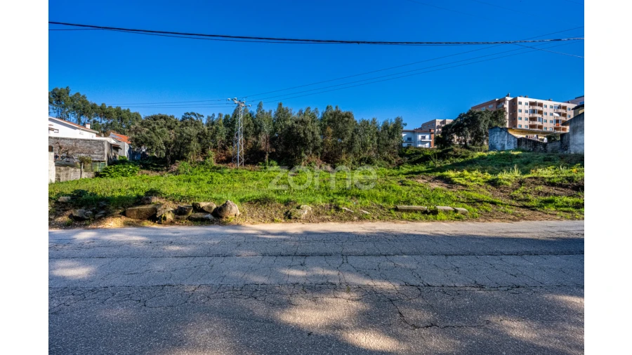 Terreno para Venda em Fânzeres e São Pedro da Cova Foto 3