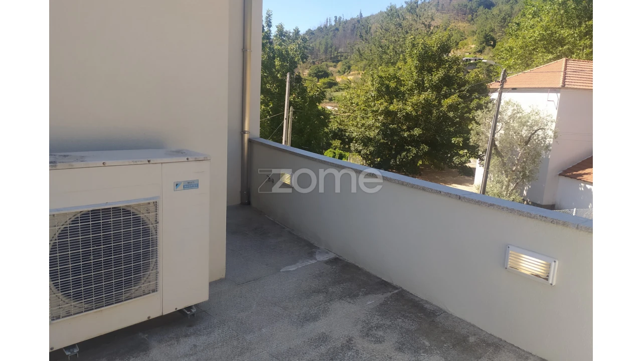 Moradia T4 para Venda em Teixeira e Teixeiró Foto 36