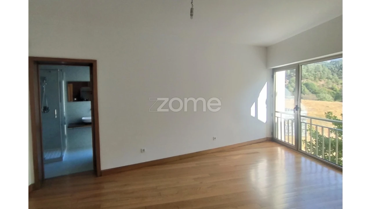 Moradia T4 para Venda em Teixeira e Teixeiró Foto 25