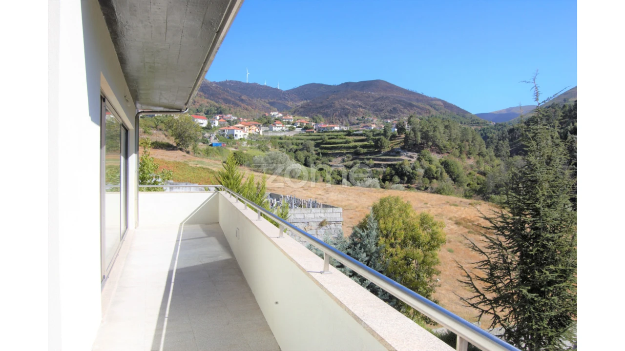 Moradia T4 para Venda em Teixeira e Teixeiró Foto 10