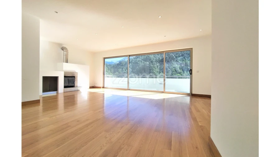 Moradia T4 para Venda em Teixeira e Teixeiró Foto 3