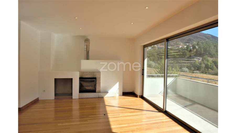 Moradia T4 para Venda em Teixeira e Teixeiró Foto 5