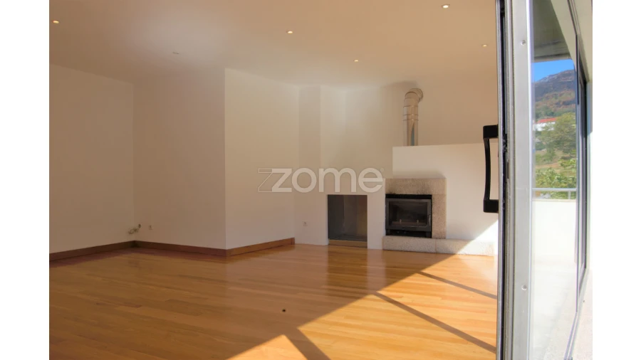 Moradia T4 para Venda em Teixeira e Teixeiró Foto 8