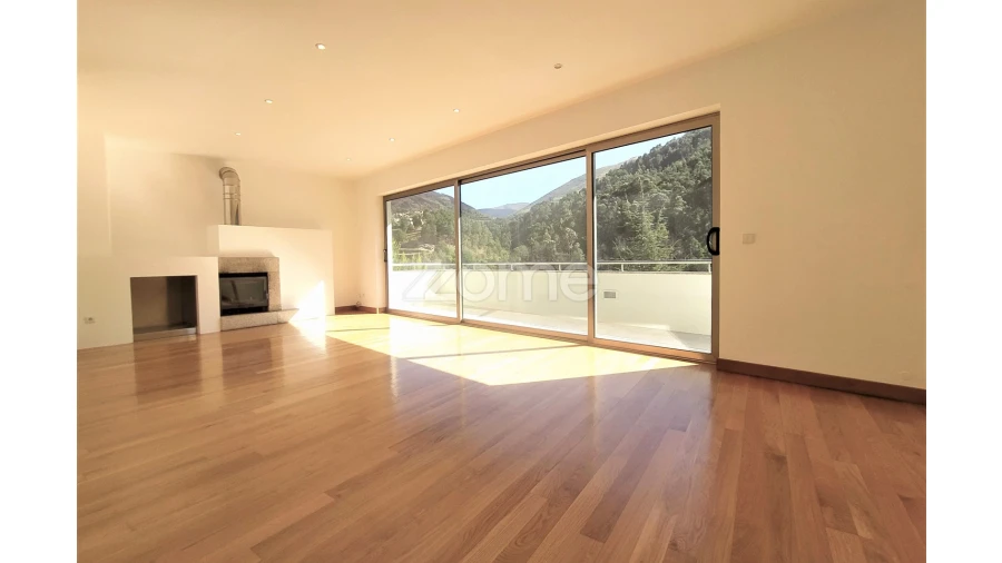 Moradia T4 para Venda em Teixeira e Teixeiró Foto 6