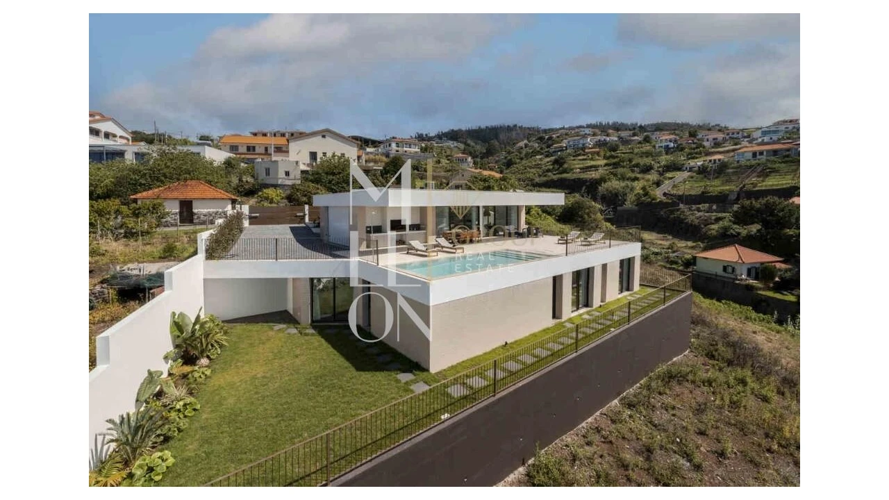 Moradia T3 para Venda em Estreito da Calheta Foto 1