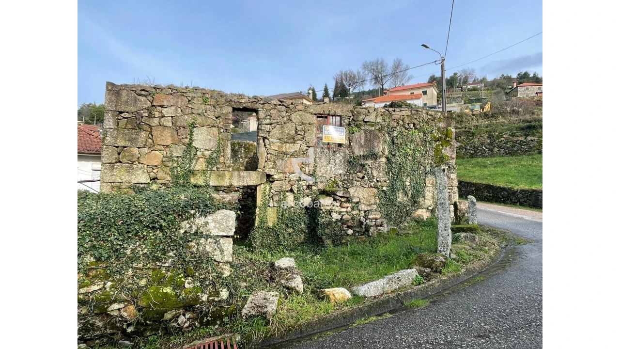 Moradia T2 para Venda em Insalde e Porreiras Foto 2