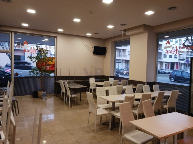 Loja para Venda em Pedrouços Foto 2