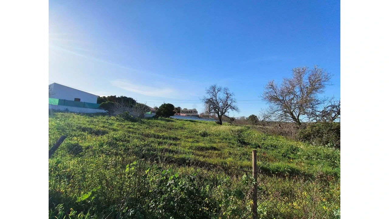 Terreno para Venda em Lagos (São Sebastião e Santa Maria) Foto 1