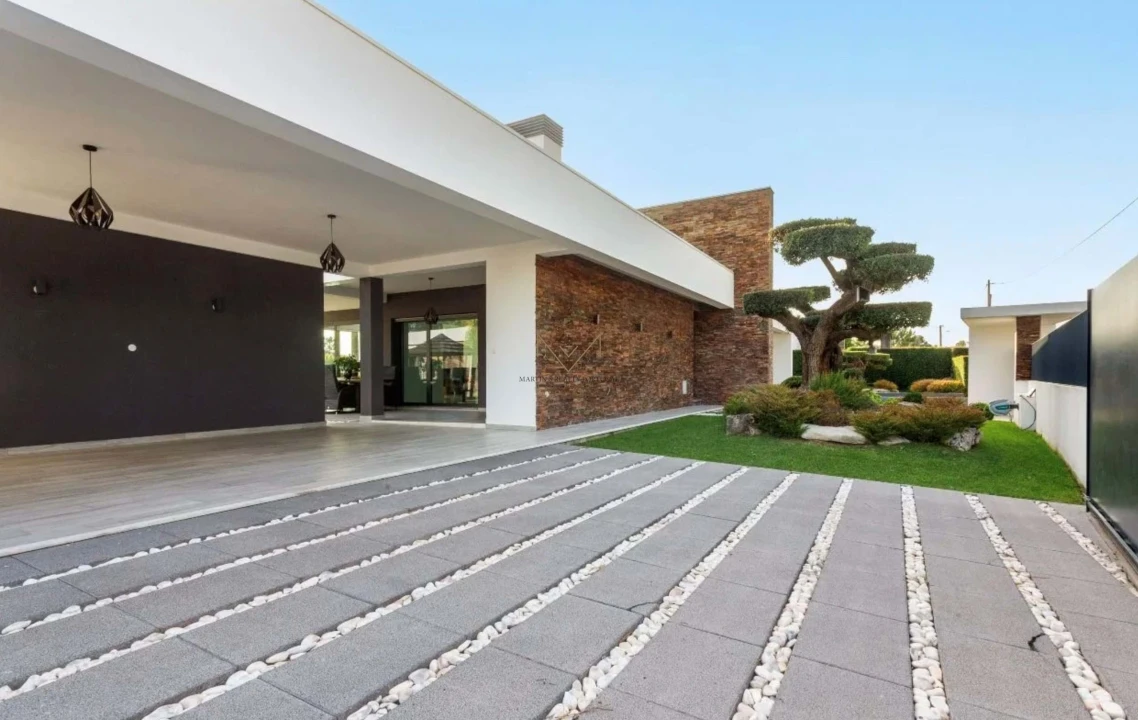 Moradia T4 para Venda em Corroios Foto 24