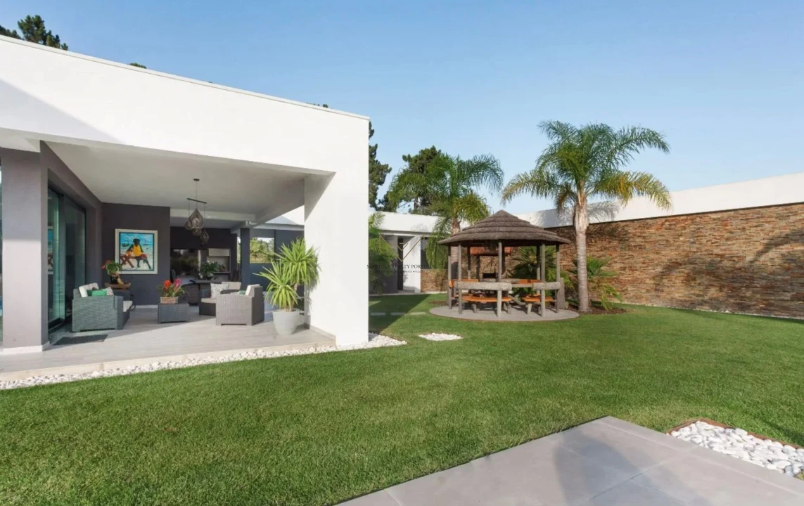 Moradia T4 para Venda em Corroios Foto 21