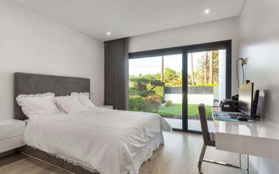 Moradia T4 para Venda em Corroios Foto 13