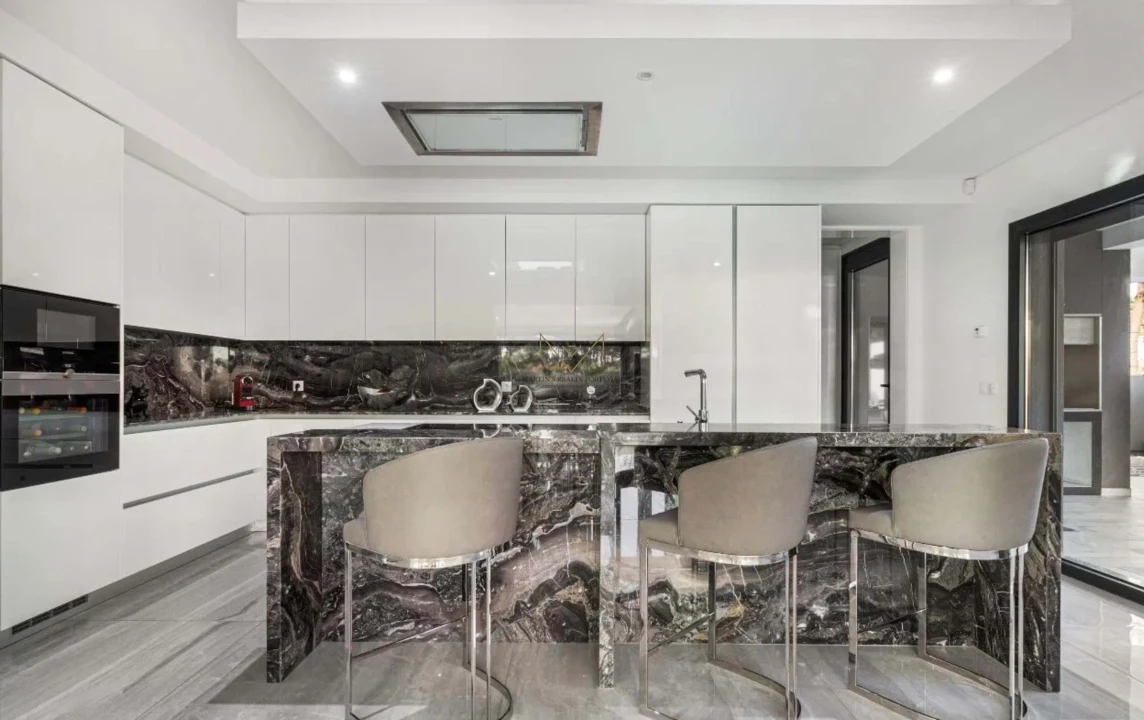 Moradia T4 para Venda em Corroios Foto 8