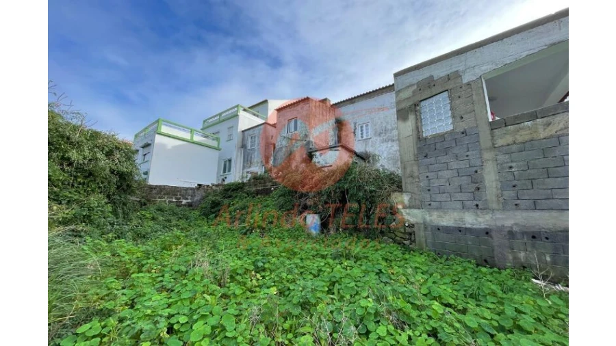 Moradia T2 para Venda em Praia da Vitoria (Santa Cruz) Foto 11