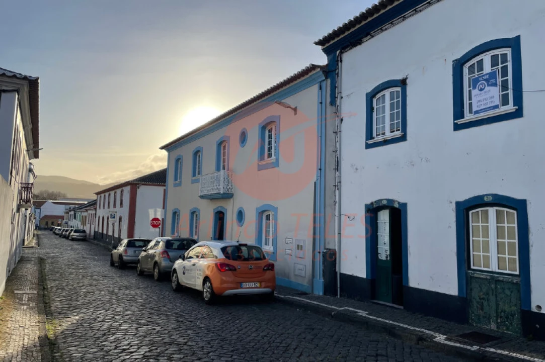 Moradia T2 para Venda em Praia da Vitoria (Santa Cruz) Foto 1