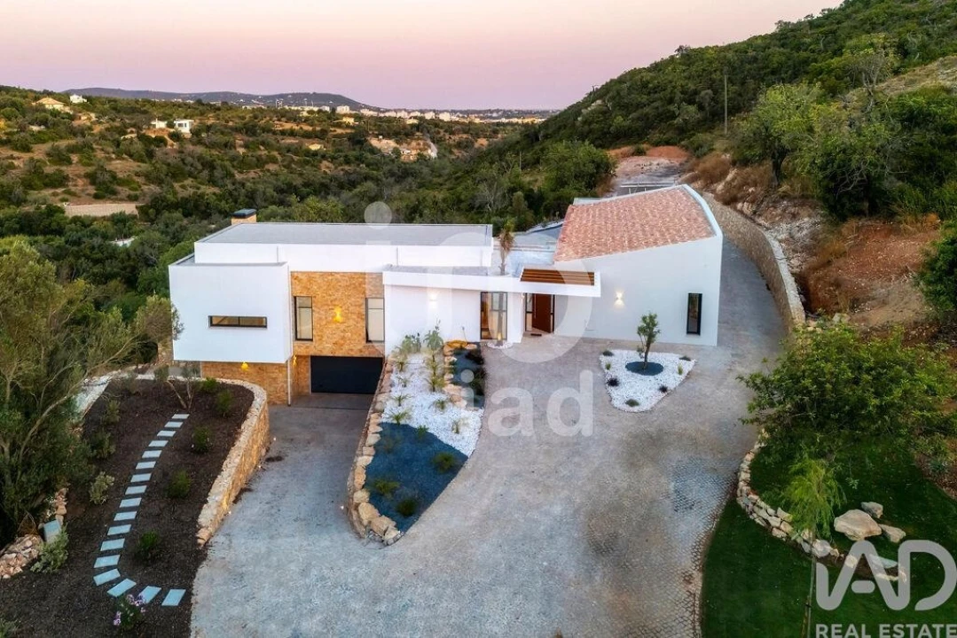 Moradia T4 para Venda em Loule (São Sebastião) Foto 6