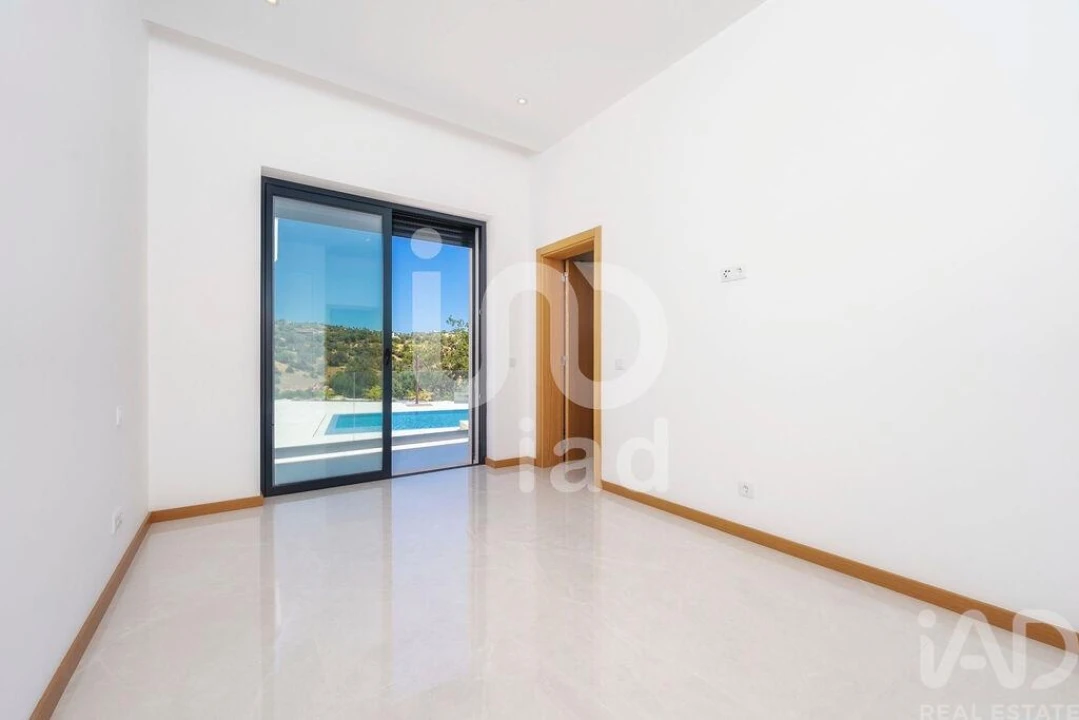 Moradia T4 para Venda em Loule (São Sebastião) Foto 14