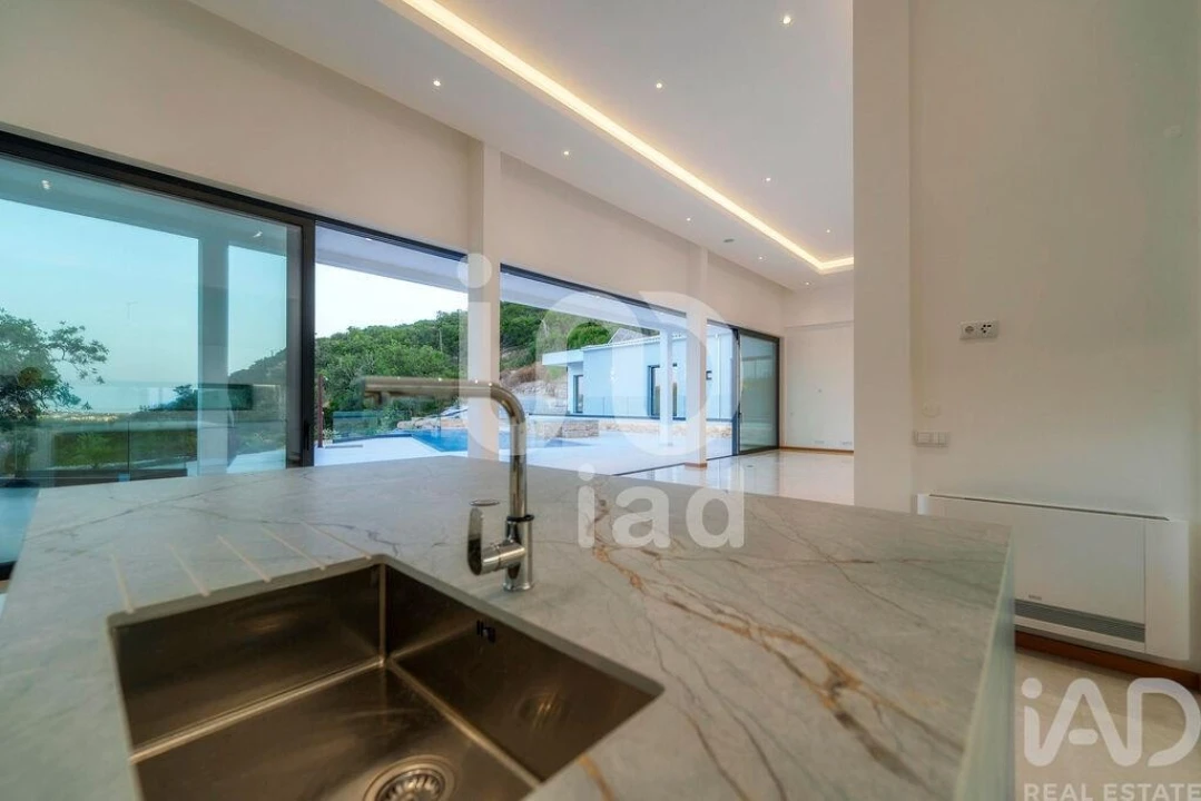 Moradia T4 para Venda em Loule (São Sebastião) Foto 11