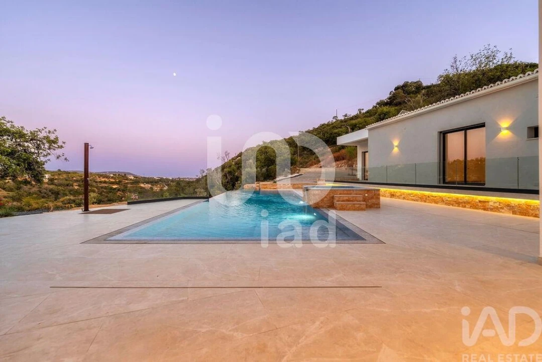 Moradia T4 para Venda em Loule (São Sebastião) Foto 3