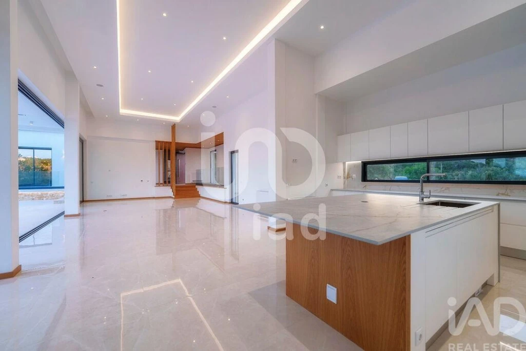 Moradia T4 para Venda em Loule (São Sebastião) Foto 9