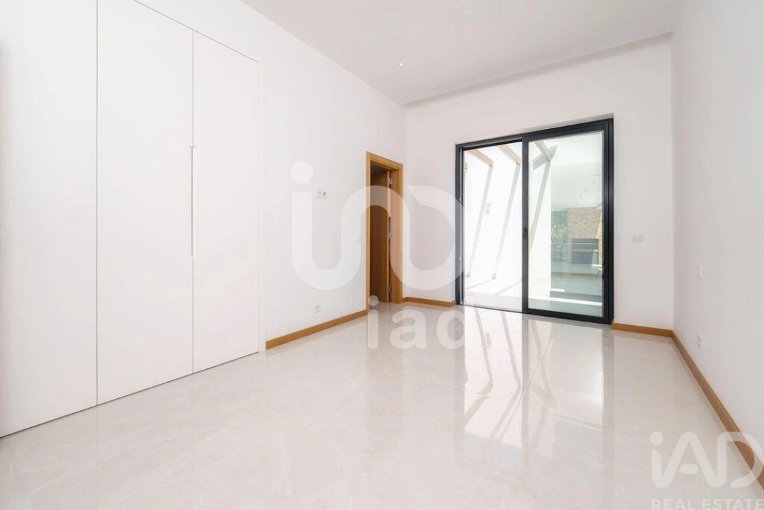 Moradia T4 para Venda em Loule (São Sebastião) Foto 13