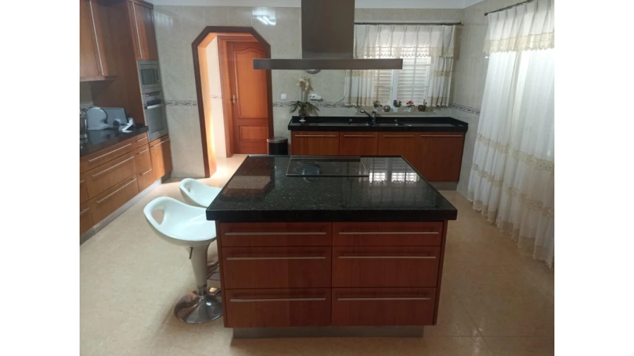 Moradia T4 para Venda em São João das Lampas e Terrugem Foto 2