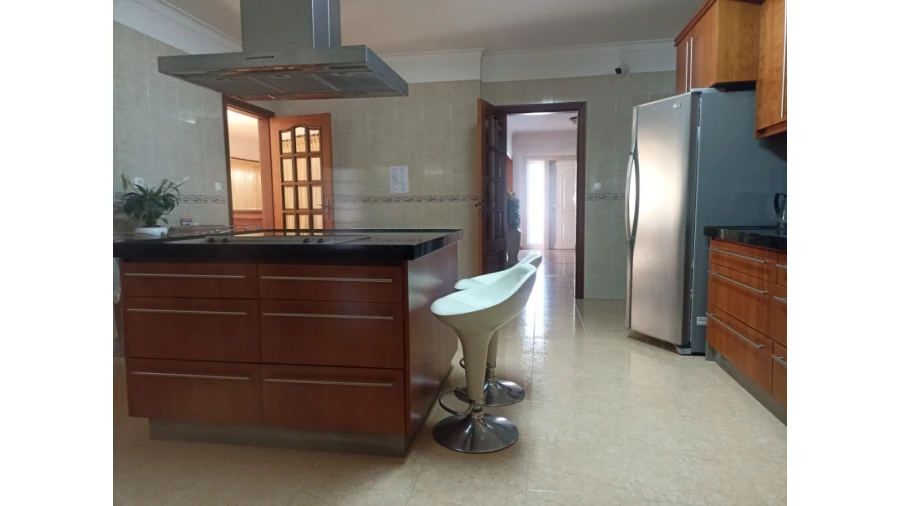 Moradia T4 para Venda em São João das Lampas e Terrugem Foto 5