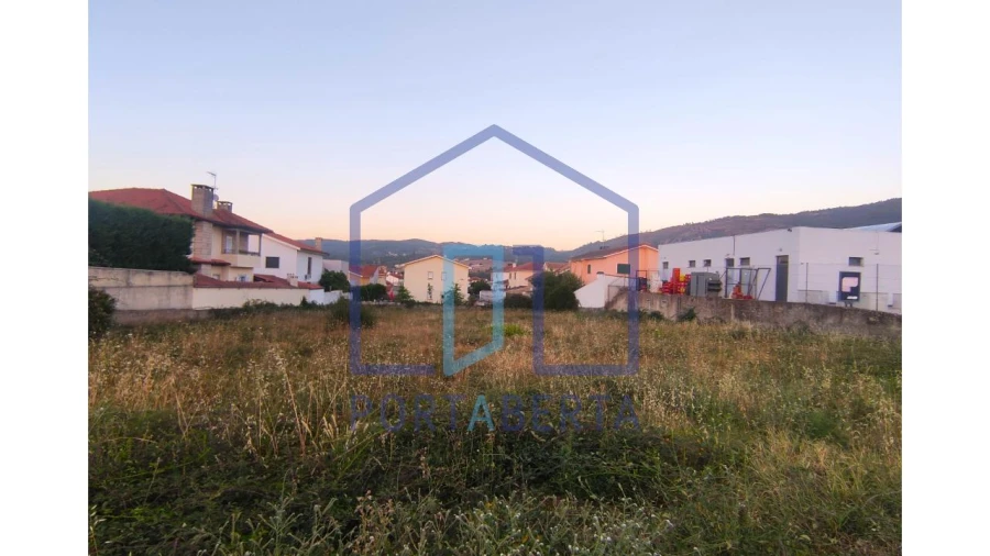 Terreno para Venda em Vilar de Nantes Foto 1