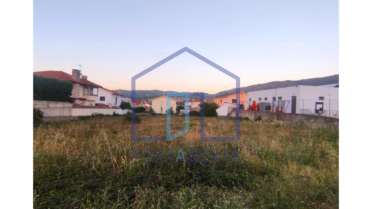Terreno para Venda em Vilar de Nantes Foto 1