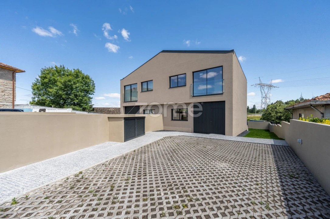 Moradia T3 para Venda em Cidade da Maia Foto 2